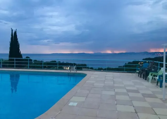 Charmante Petite Maison Vue Panoramique Et Proximite * Saint-Raphael (Var)